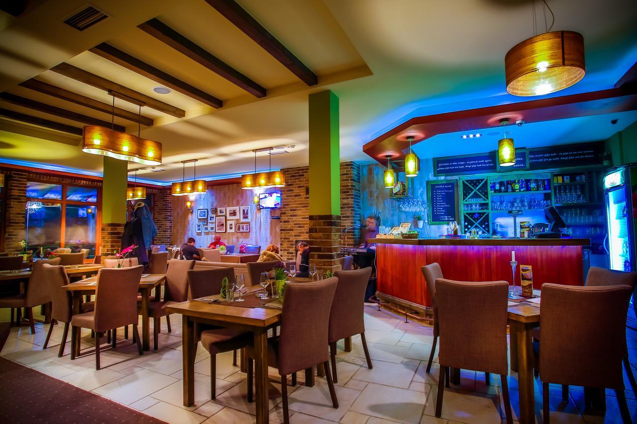 Hotel Moja Carda Temerin Ngoại thất bức ảnh