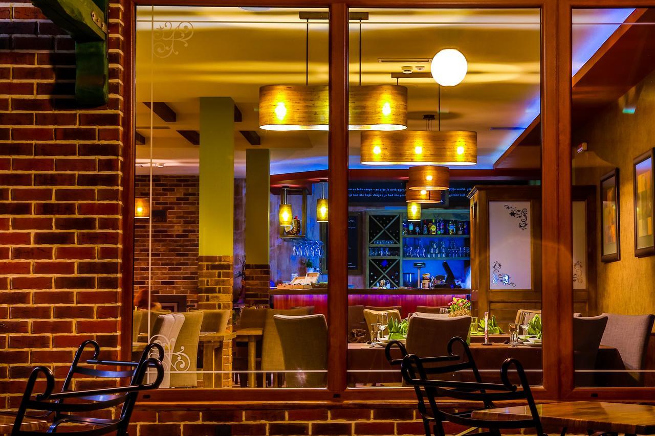 Hotel Moja Carda Temerin Ngoại thất bức ảnh