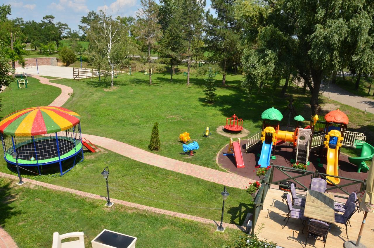 Hotel Moja Carda Temerin Ngoại thất bức ảnh